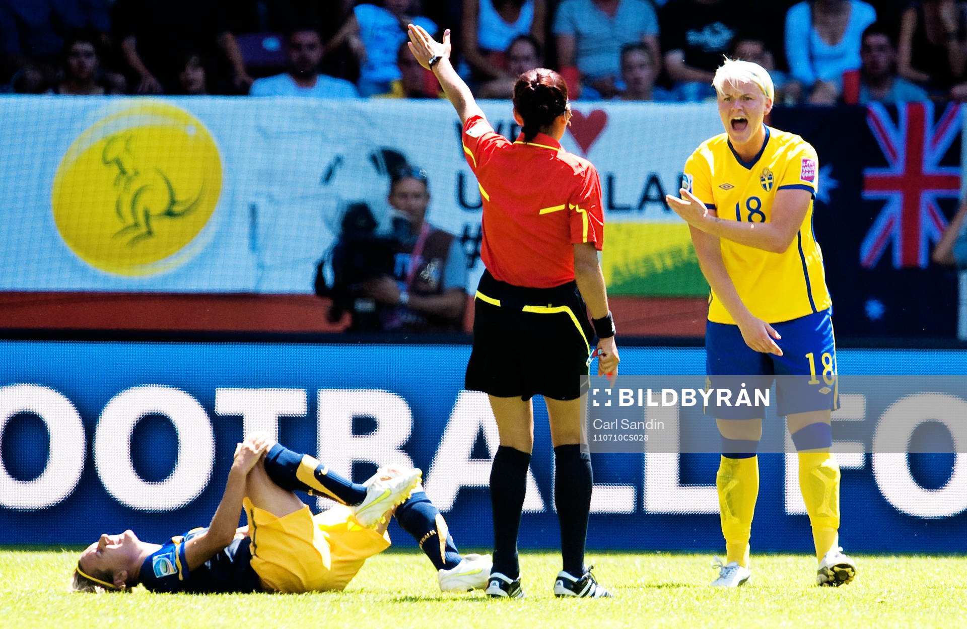 Nilla Fischer, Sverige, skäller på domare