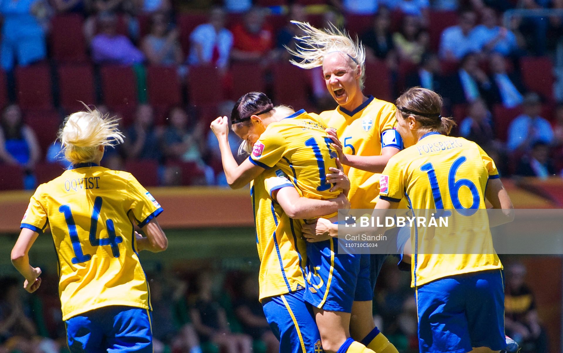 Therese Sjögran, Caroline Seger, Sverige, jubel 1-0