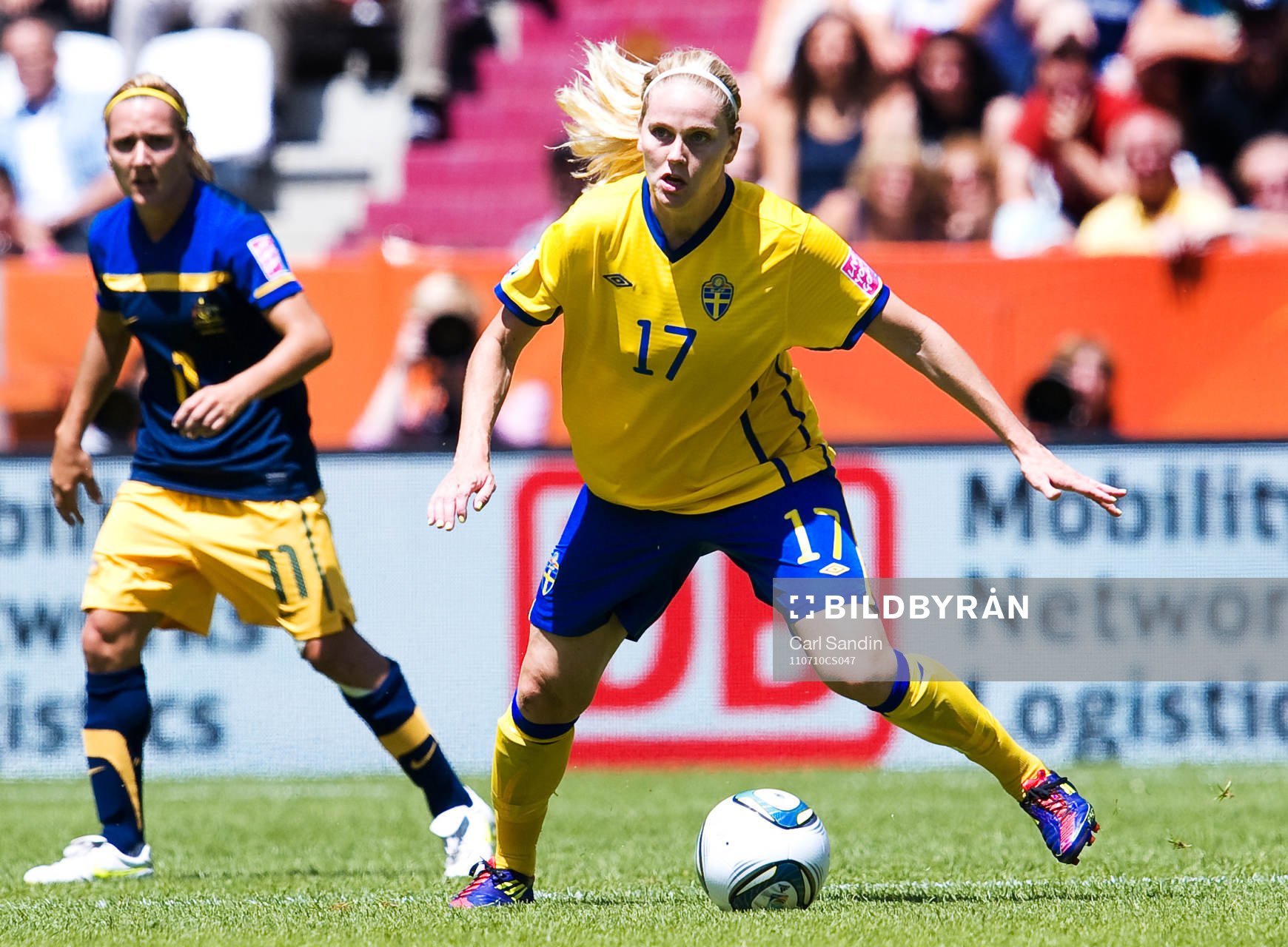 Lisa Dahlkvist, Sverige