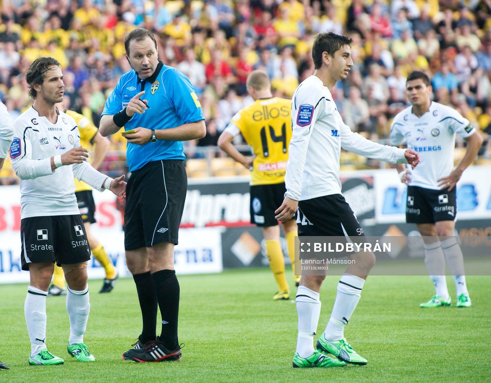 Utvisning, Alejandro Bedoya, som fick rött kort av Jonas