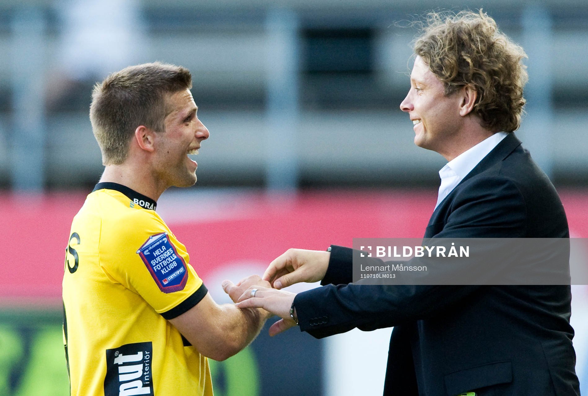 3-0 Anders Svensson grattas av Stefan Andreasson, sportchef