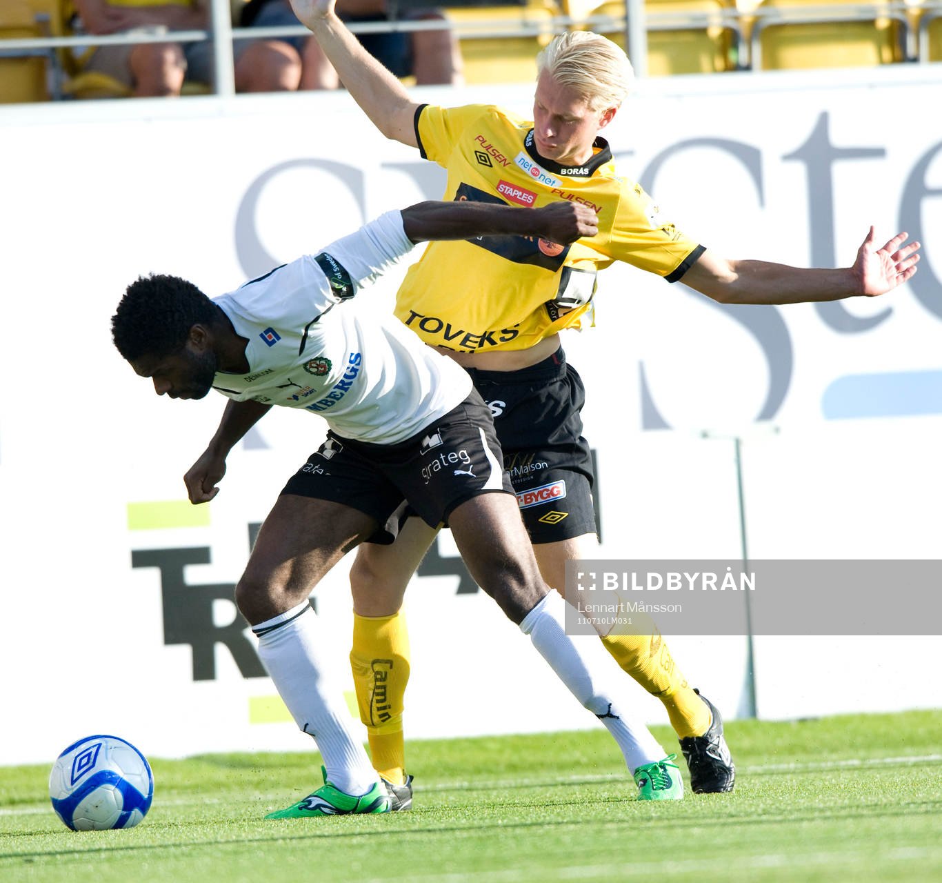 Samuel Wowoah, Örebro, och Johan Larsson, Elfsborg