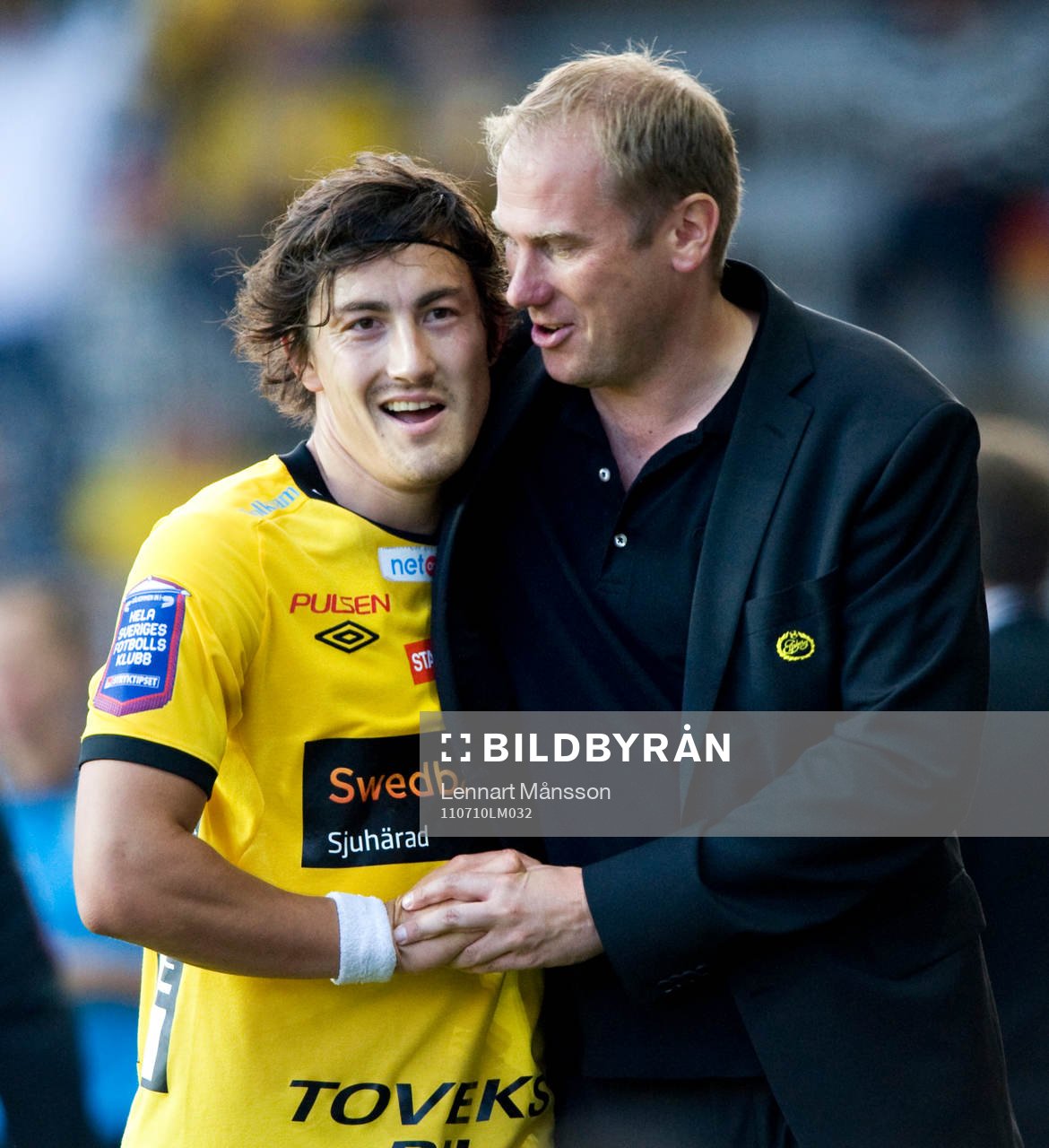 1-0 skytten Stefan Ishizaki grattas av tränare Magnus