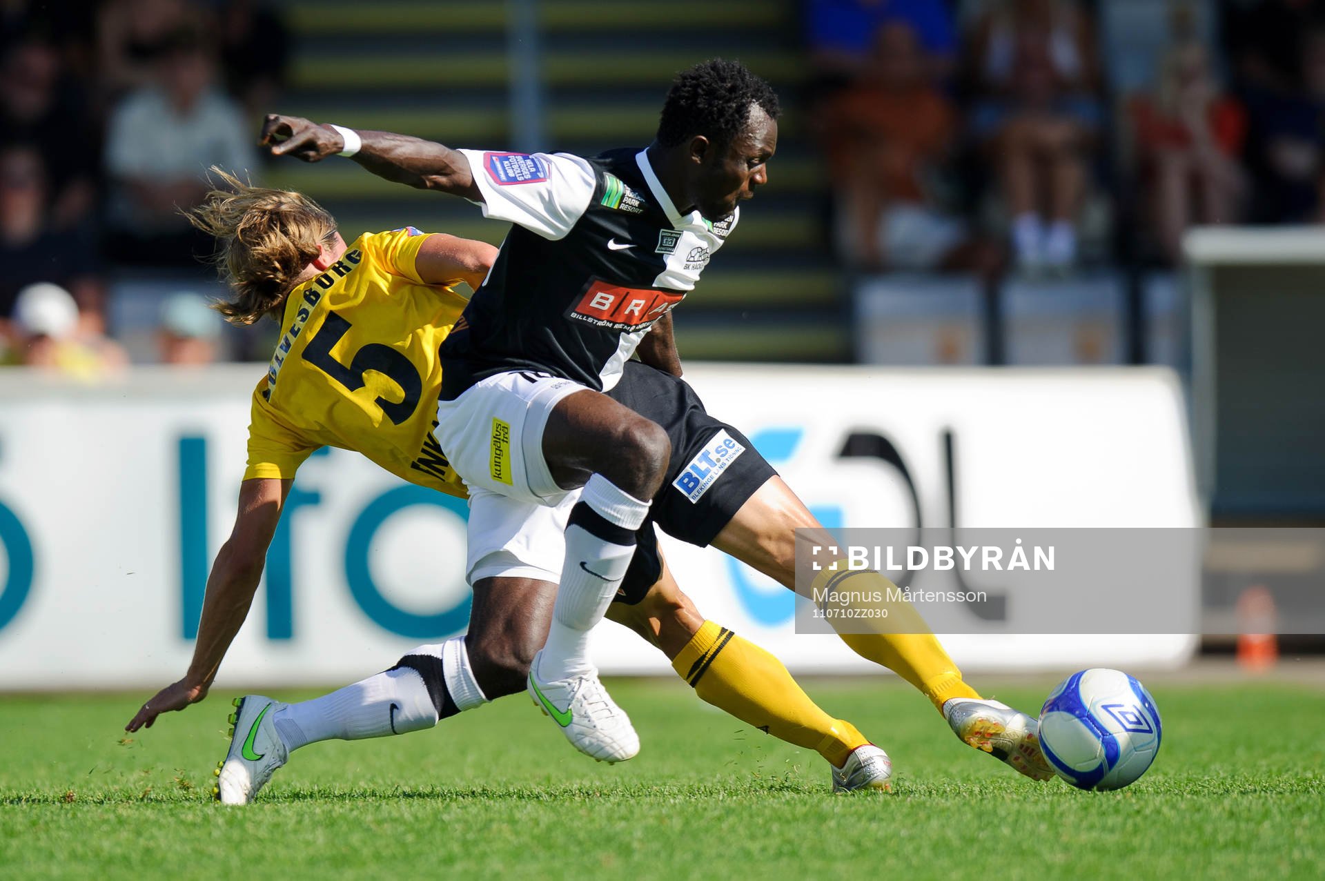 John Chibuike, Häcken, tar bollen från William