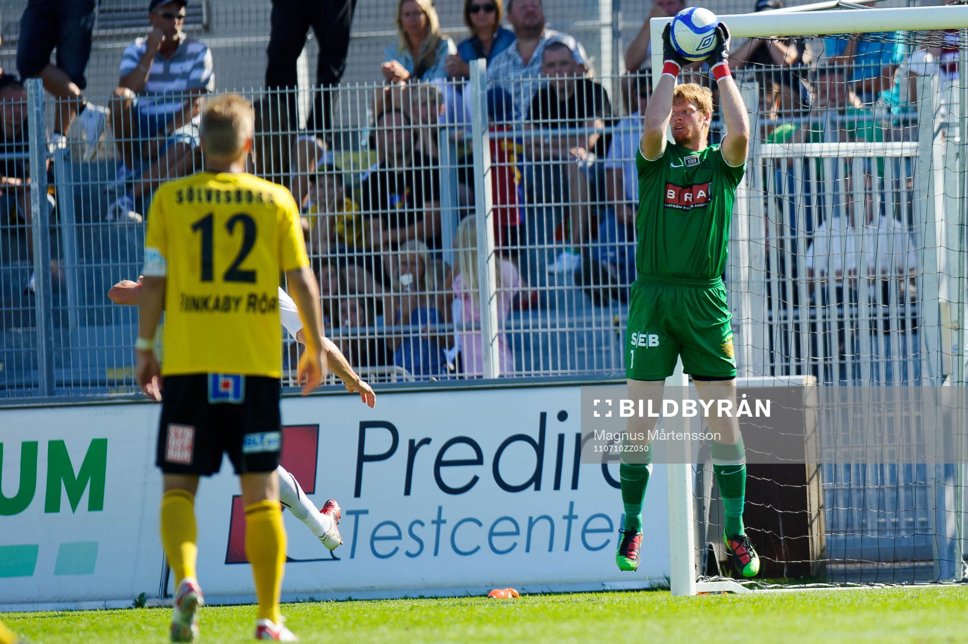Christoffer Källqvist, målvakt, Häcken, tar ner bollen