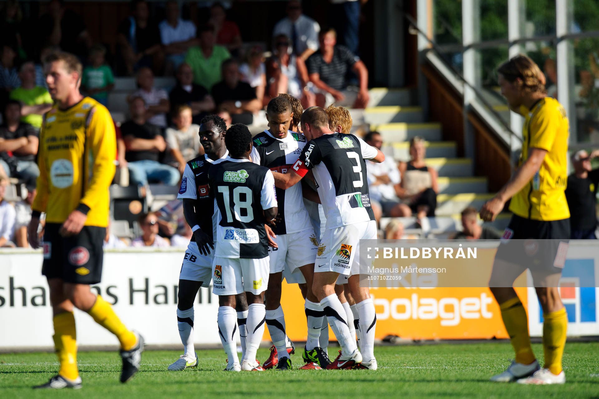 Peter Nyström gör 1-2 till Häcken, jubel. Mjällby depp