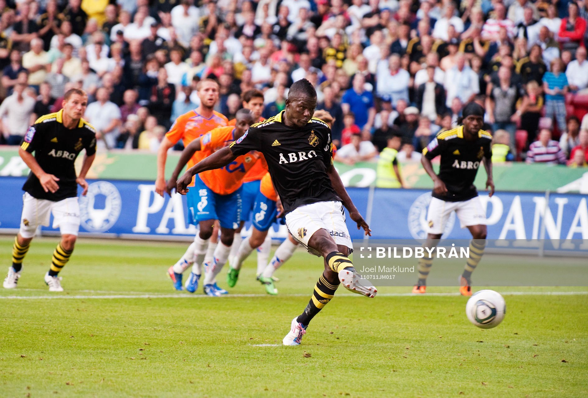 Teteh Bangura, AIK, gör 3-0 på straff