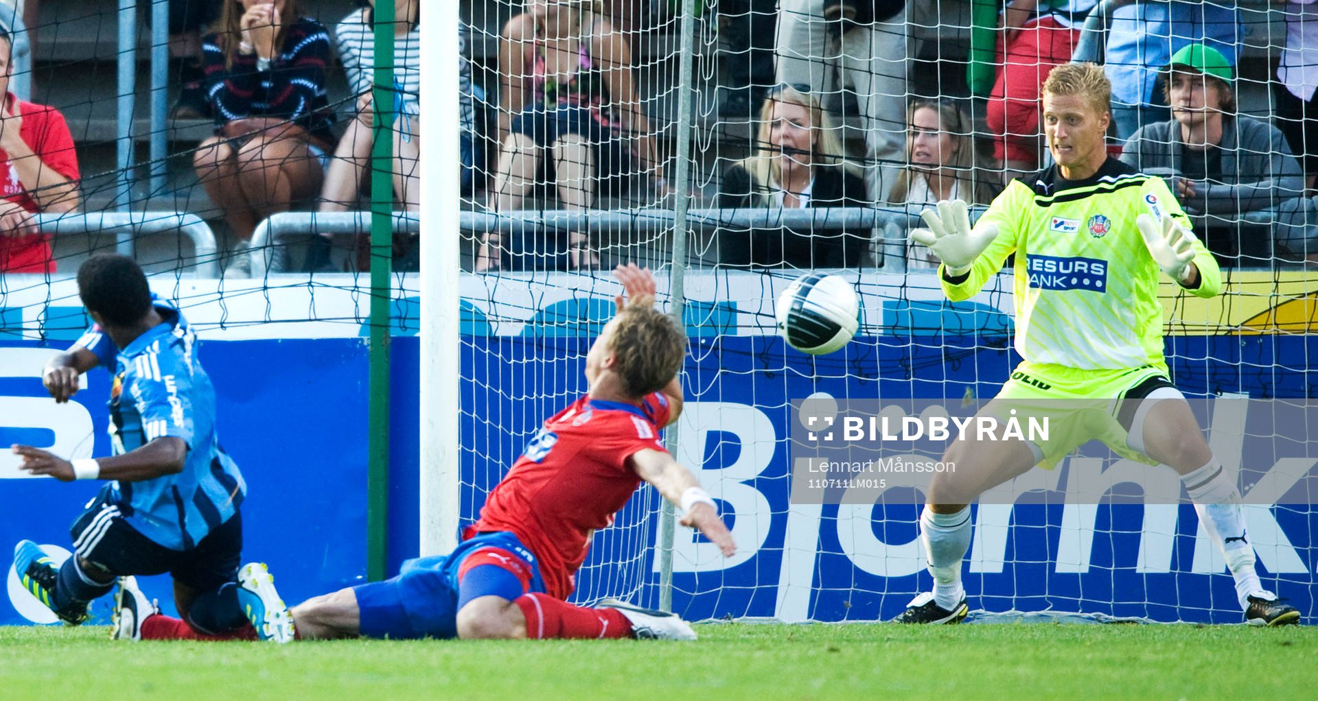 Pär Hansson, målvakt, Helsingborg, räddar friläge