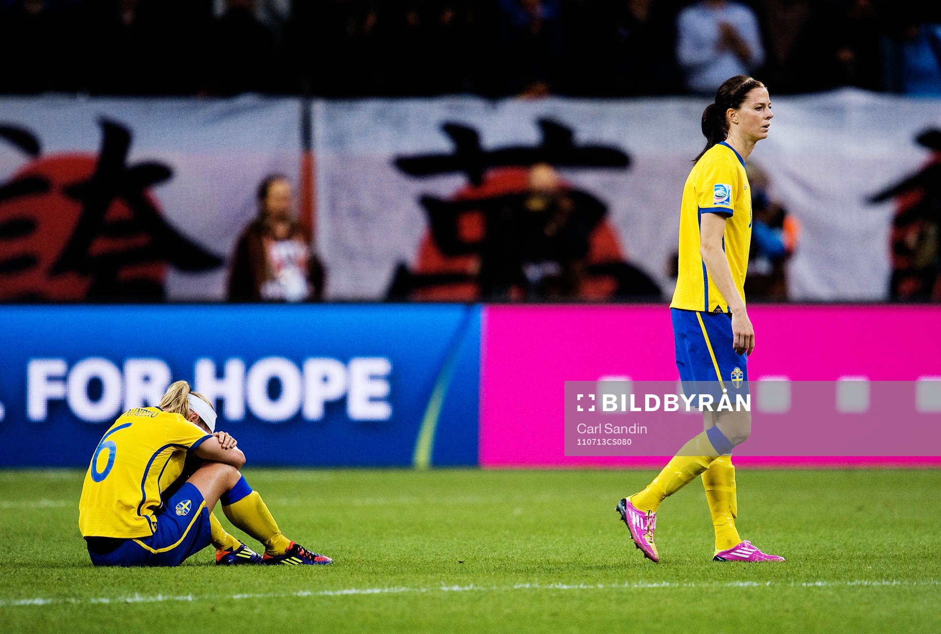 Sara Thunebro, Lotta Schelin, Sverige, depp
