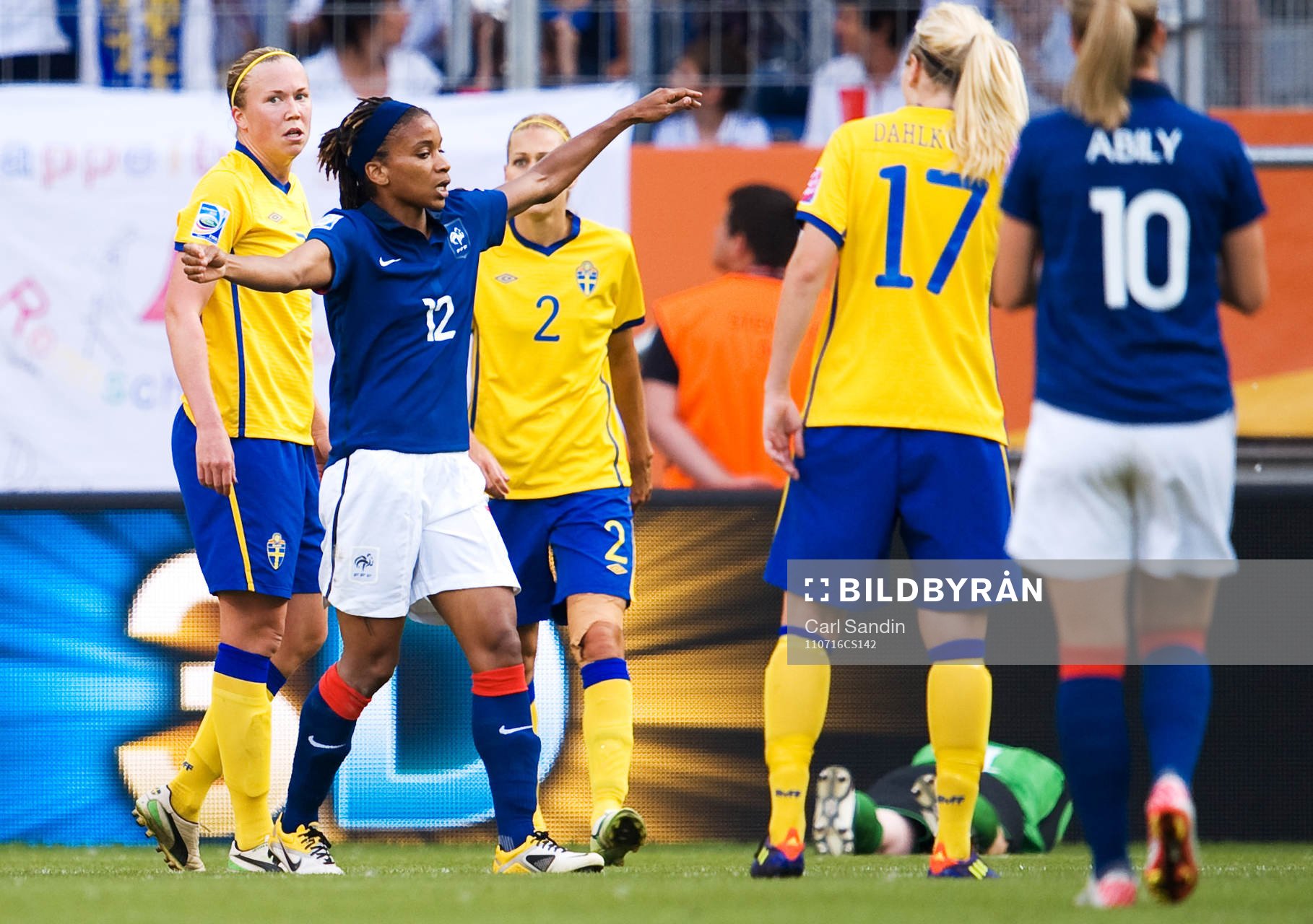 Elodie Thomis, Frankrike, jubel 1-1
