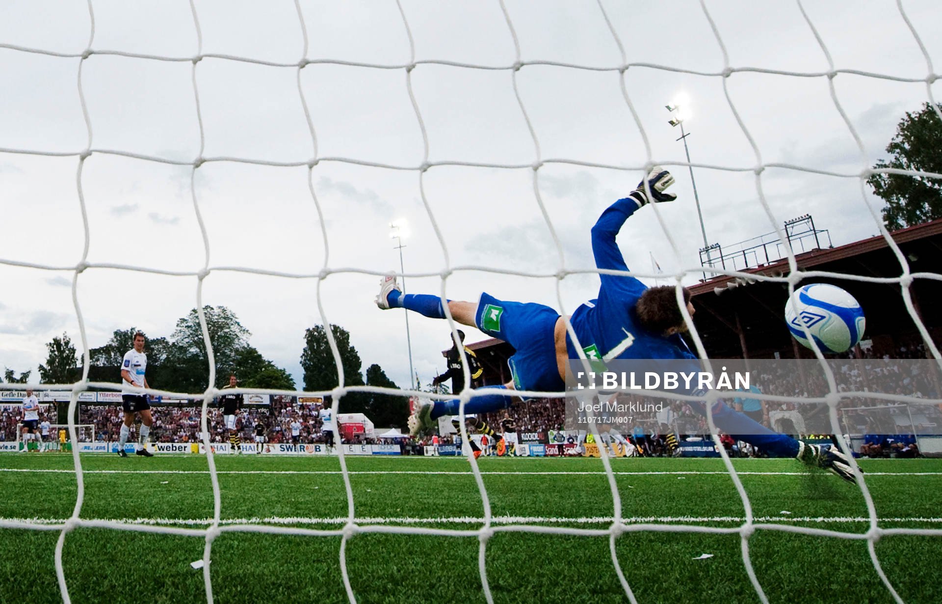Mattias Hugosson, målvakt, Gefle, släpper in 0-2 från