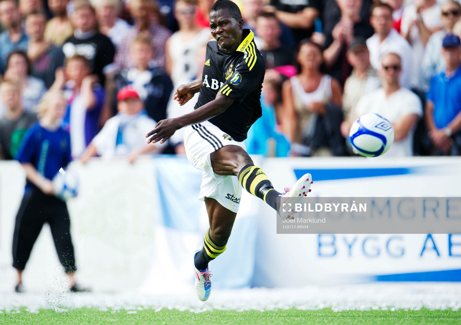 Ibrahim Teteh Bangura, AIK, skjuter
