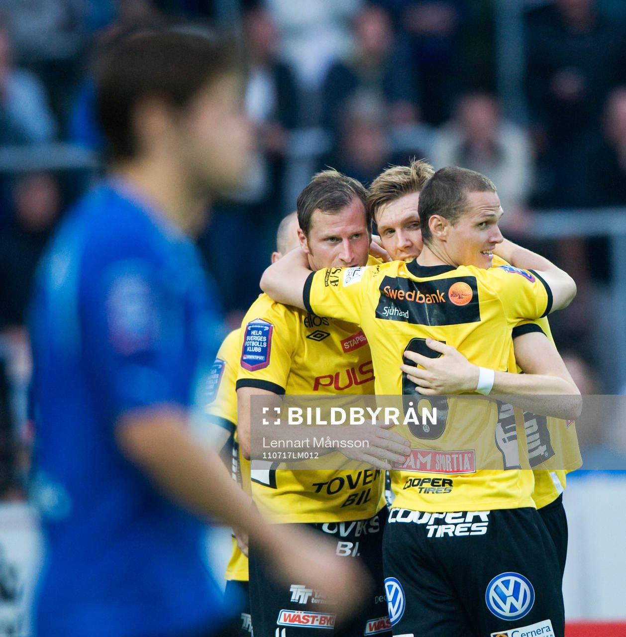 1-1 David Elm, Elfsborg, som grattas. Jubel, glädje