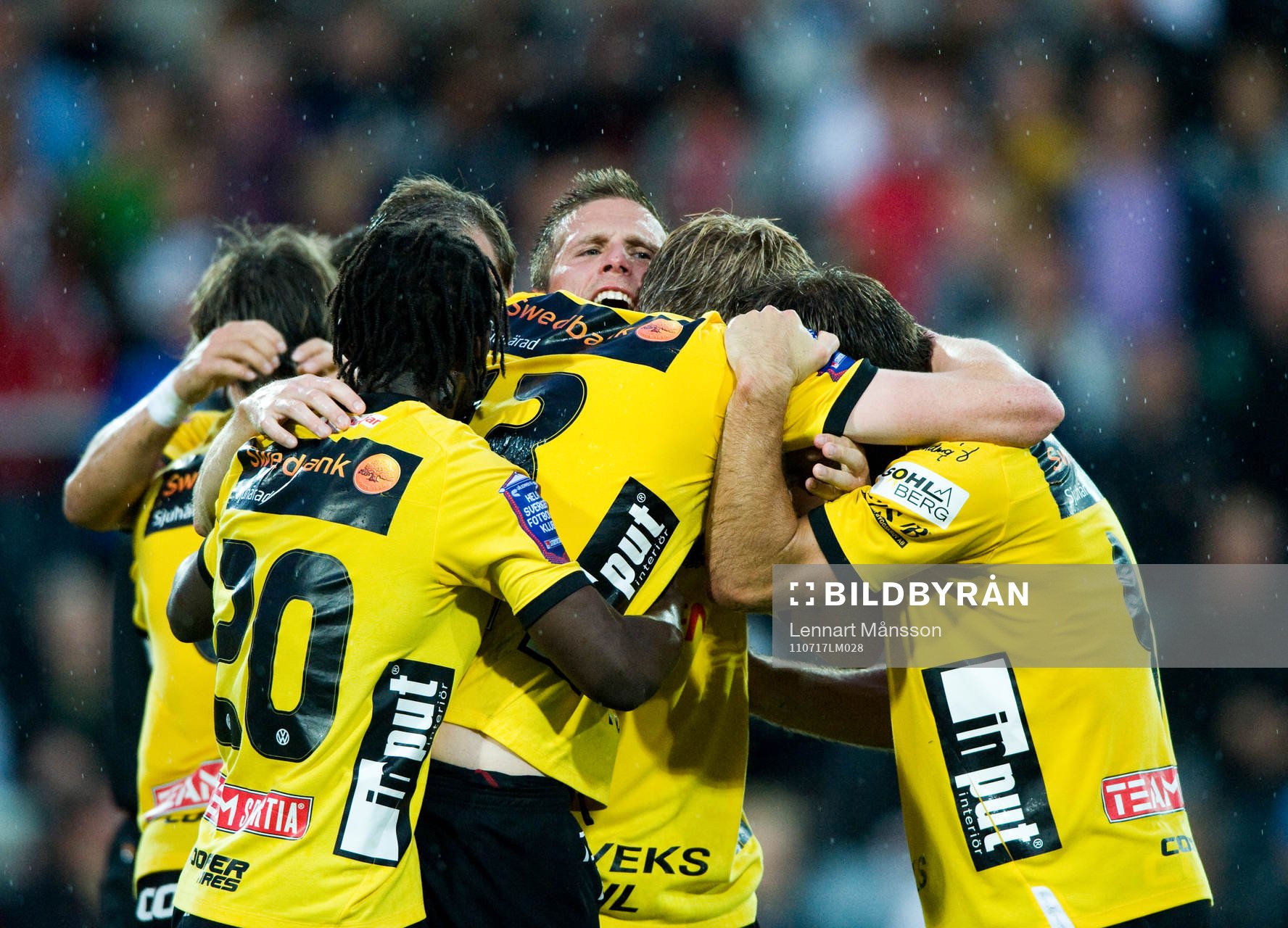 1-2 David Elm, som grattas av Anders Svensson,  jubel,