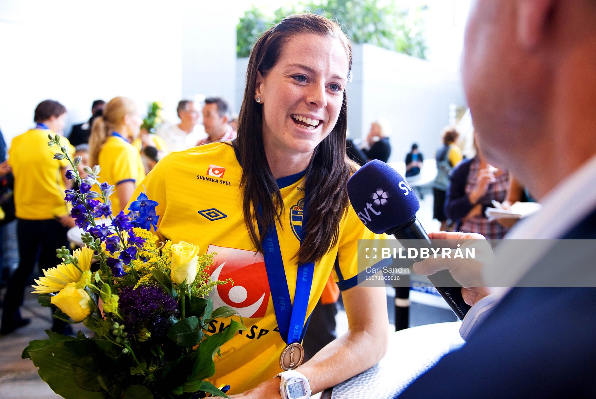 Lotta Schelin blir intervjuad av SVT