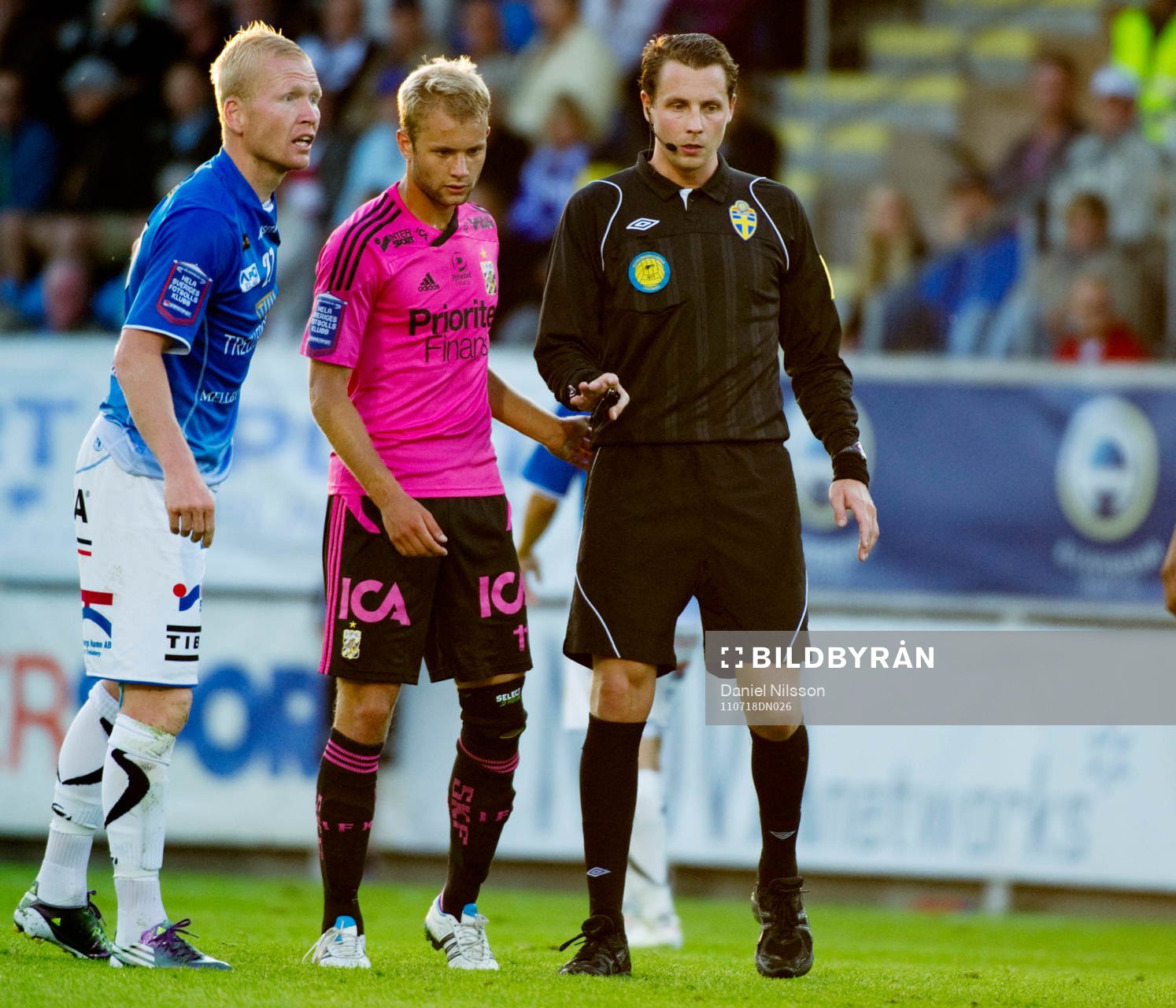 Andreas Ekberg, domare styr upp en situation