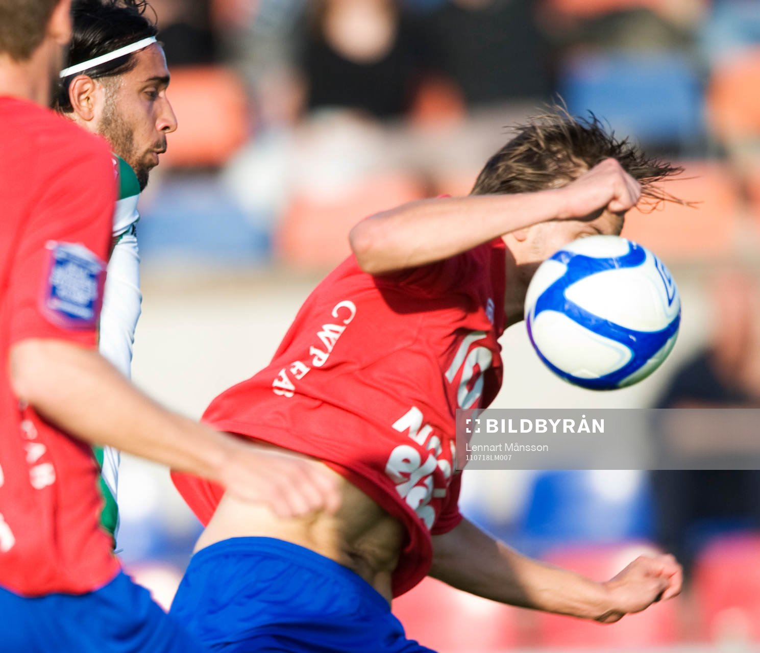 Hands, bollen tar på Månz Karlsson, Öster, kan Sinan