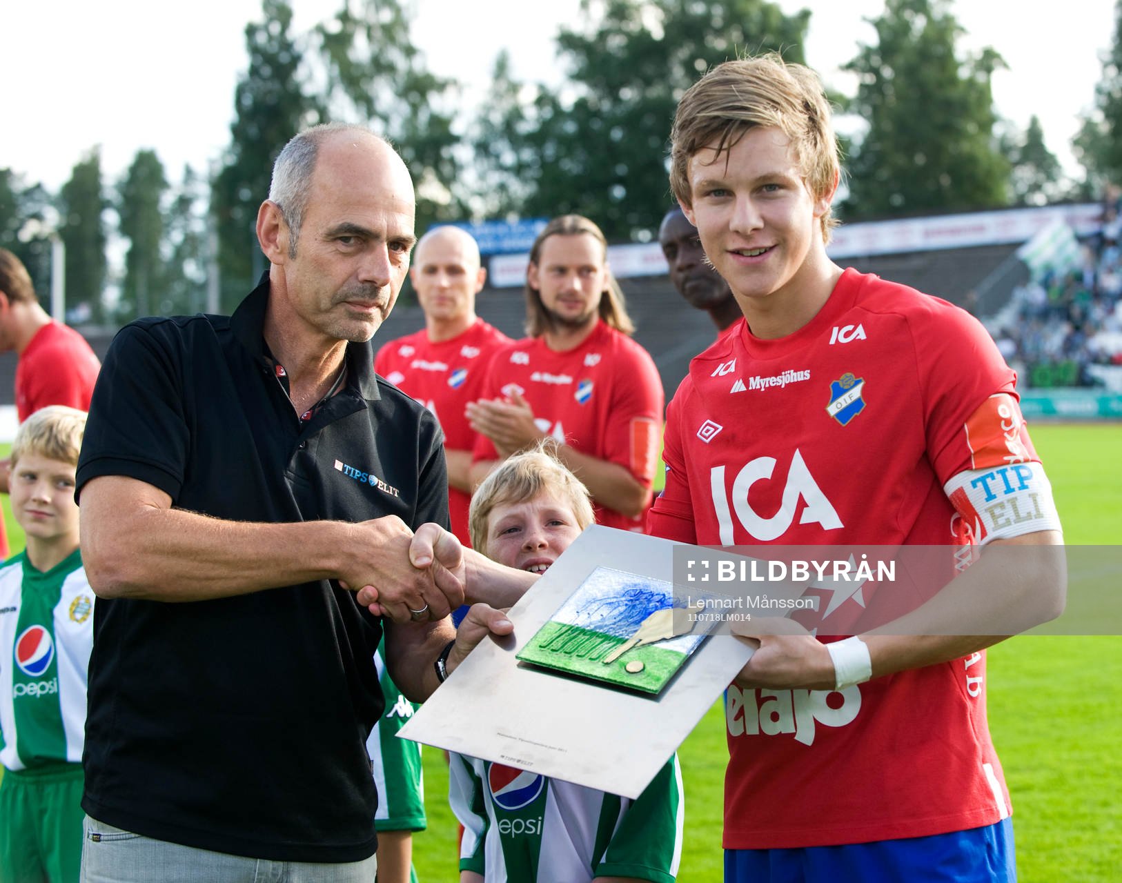 Emil Kraft, Öster, mottager pris av Erik Kotschack,