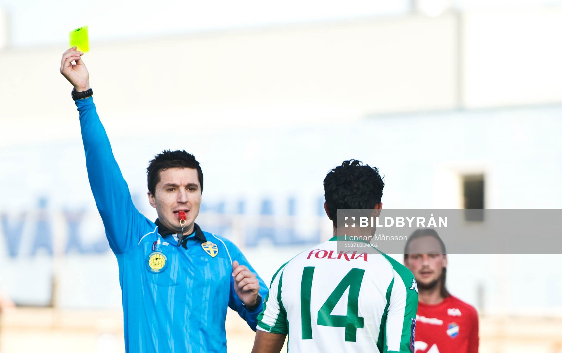 Bojan Pandzic, domare, ger gult kort, varning