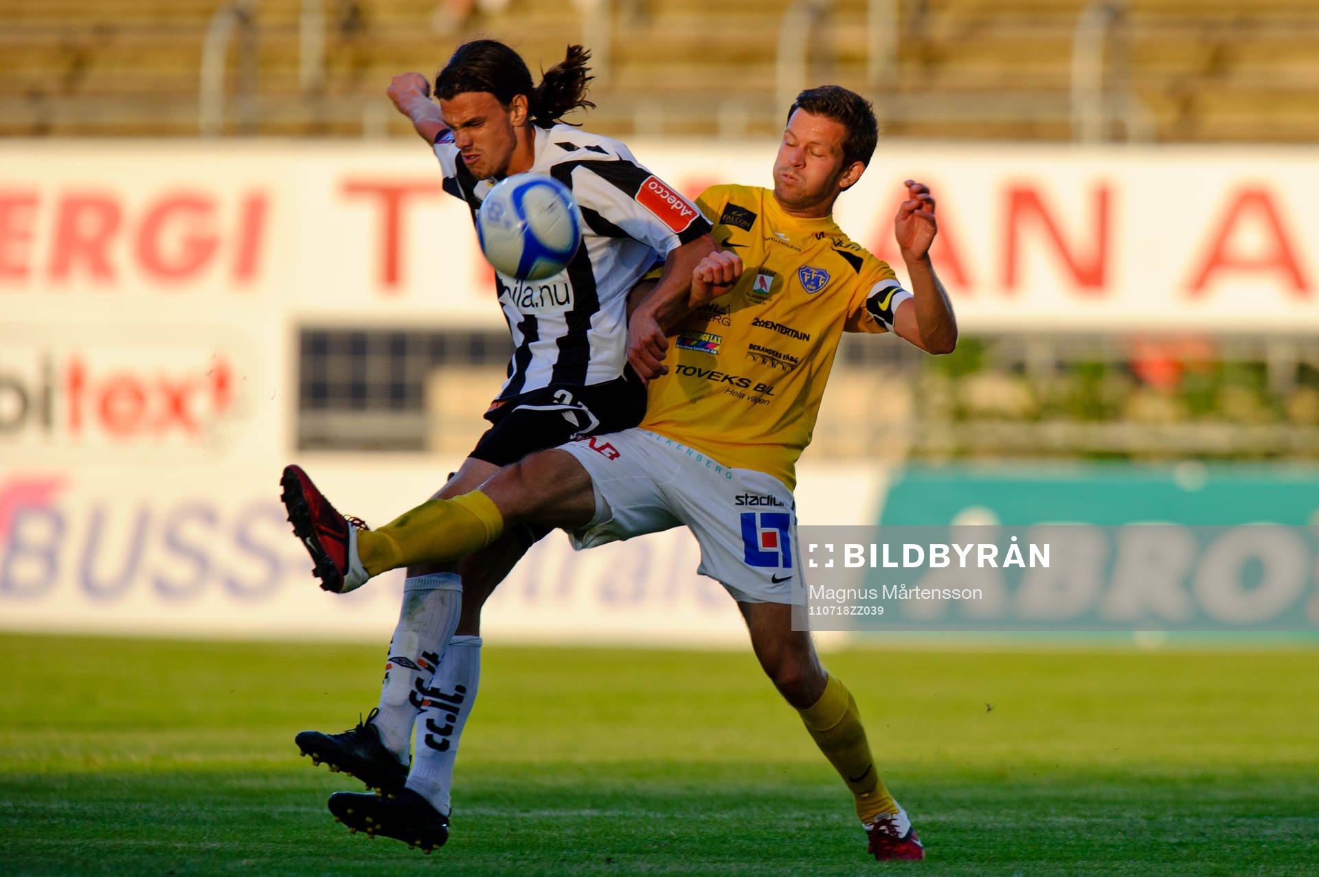 David Svensson, Falkenberg, trycker till Christoffer Tapper