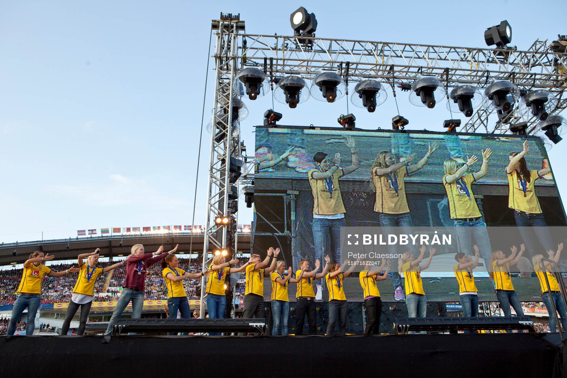 Sverige, dam, Svenska damlandslaget dansar på Nya Ullevi