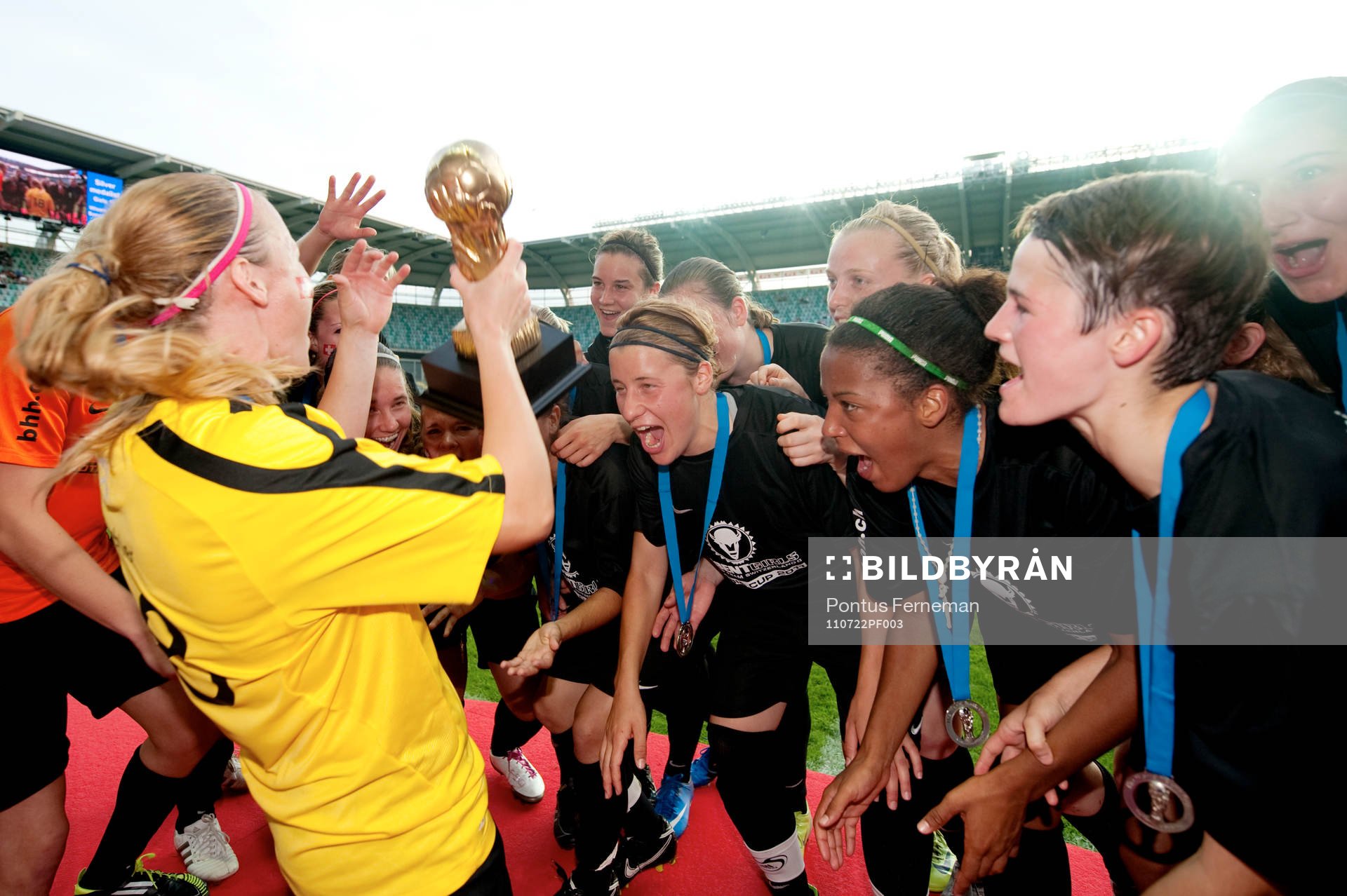 F19, Wisent Girls Soccer Team, Silvermedalj, jubel