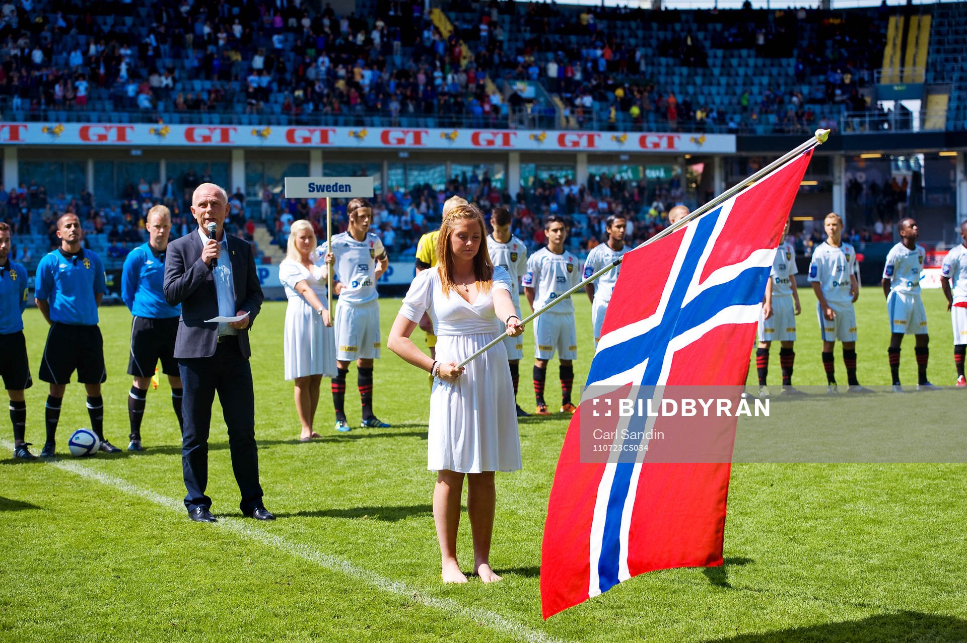 Tyst minut för offren i terrorattacken i Norge