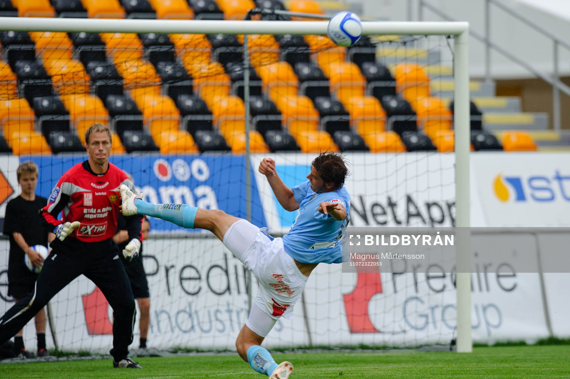 Mikael Dahlberg, Gefle, avslutar mot Mattias Asper,