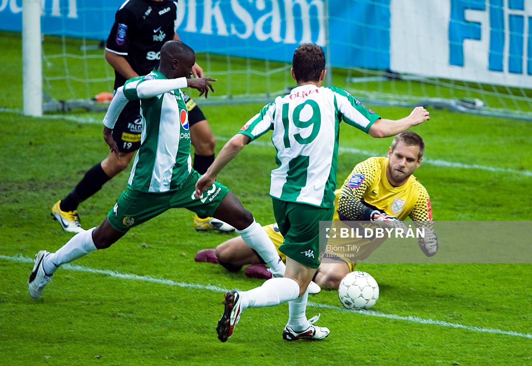 Maic Sema, Hammarby och Oscar Berglund, målvakt, Assyriska
