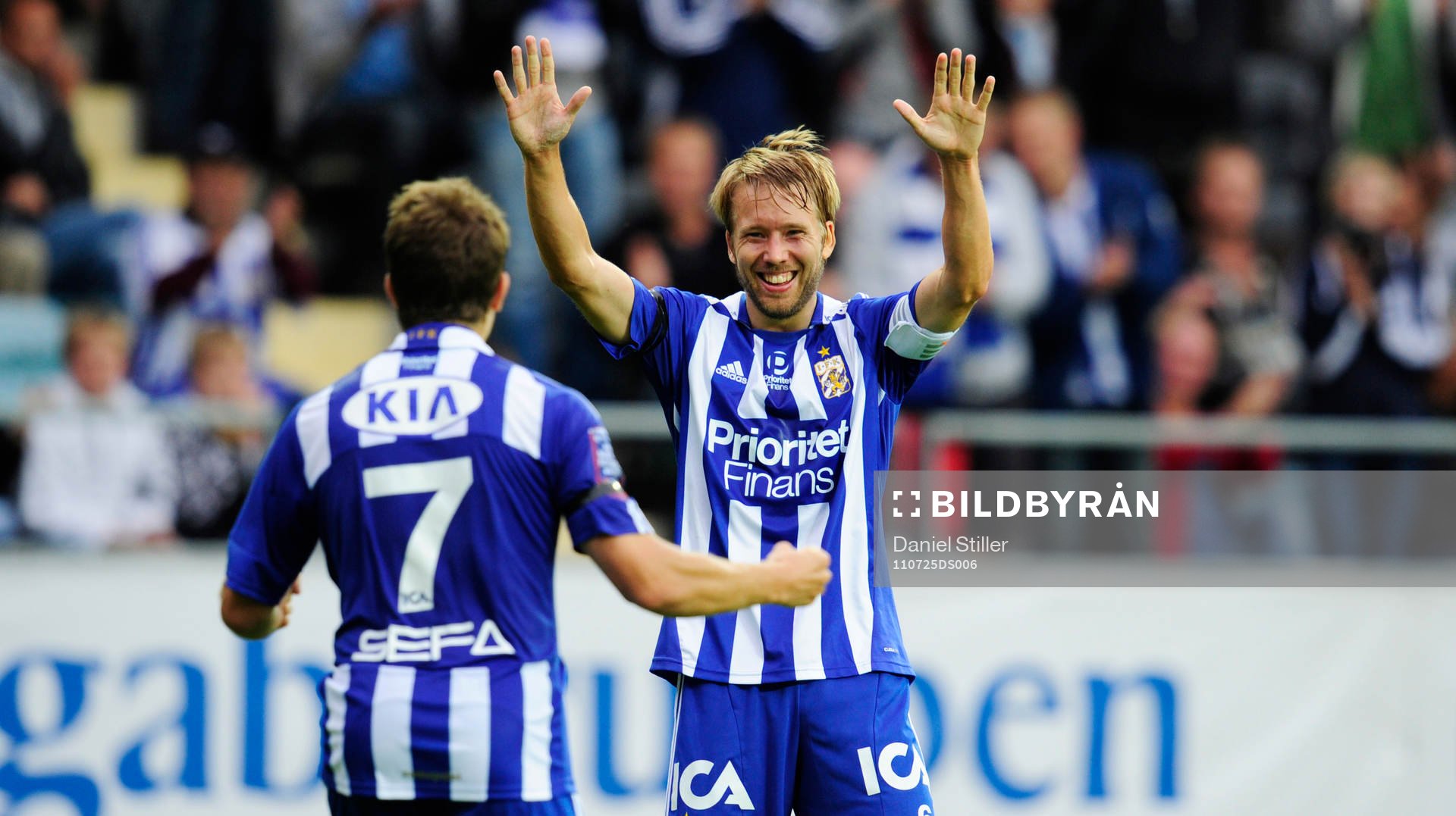 Adam Johansson, Göteborg, passar till Tobias Hysén som