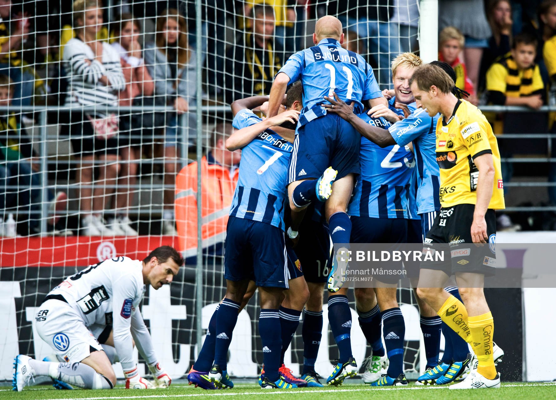   0-1 Joona Toivio, Djurgården, nickar in ledningsmålet, jubel.