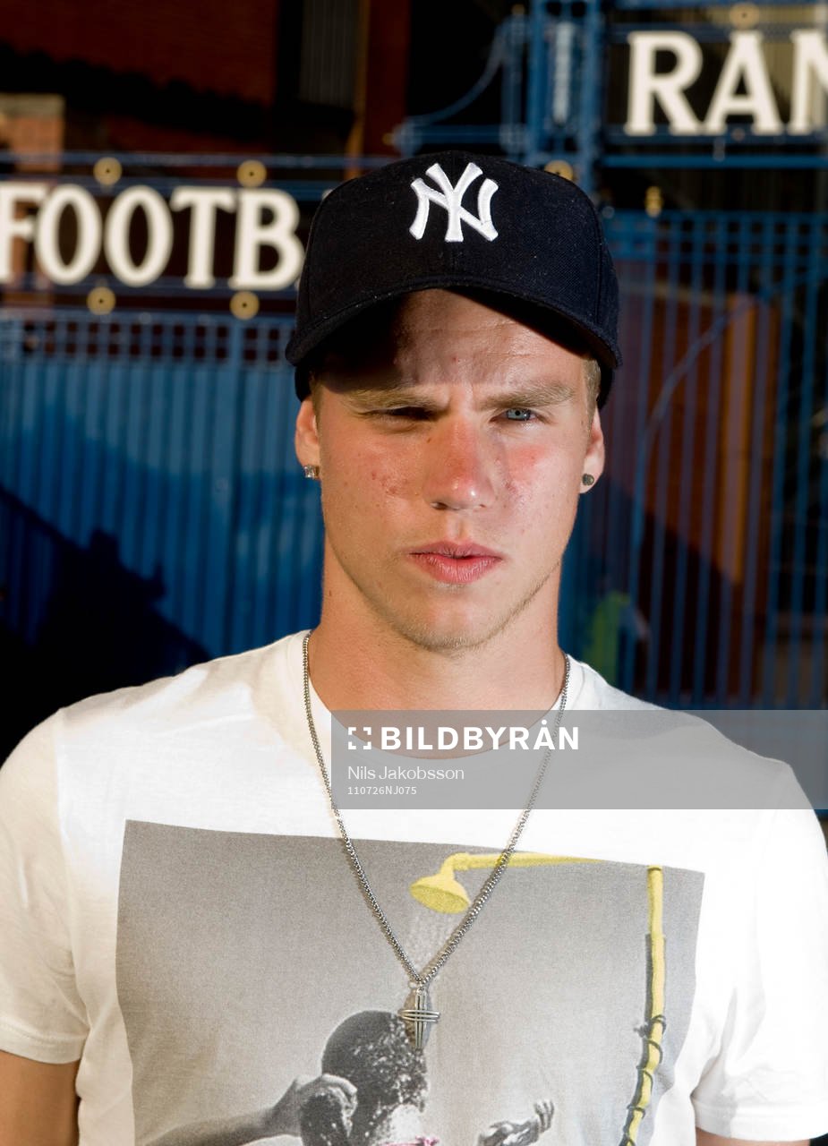 Fredrik Espling, ungdomsproffs i Glasgow Rangers