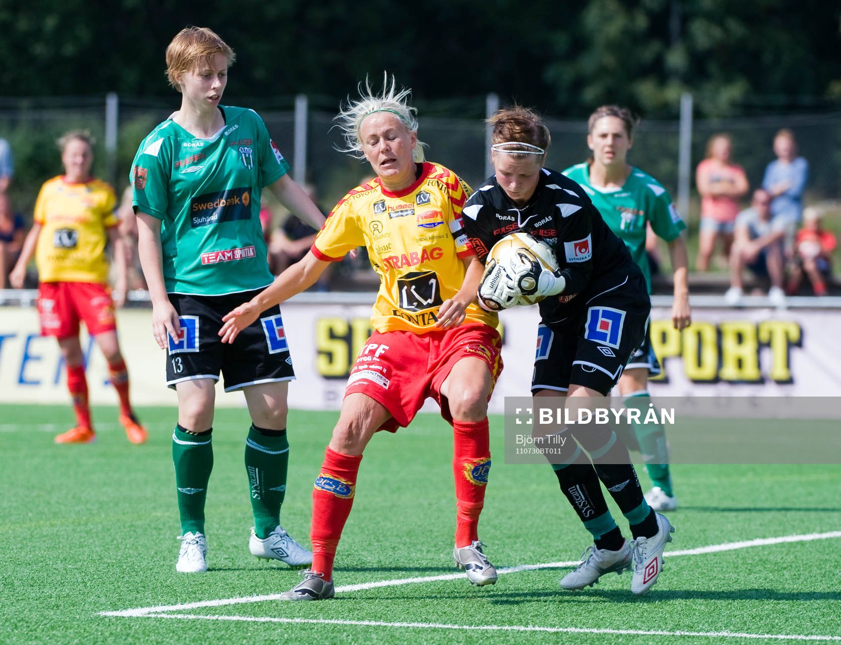 Josefin Öqvist,  Tyresö och Sandra Bjurteg, målvakt,