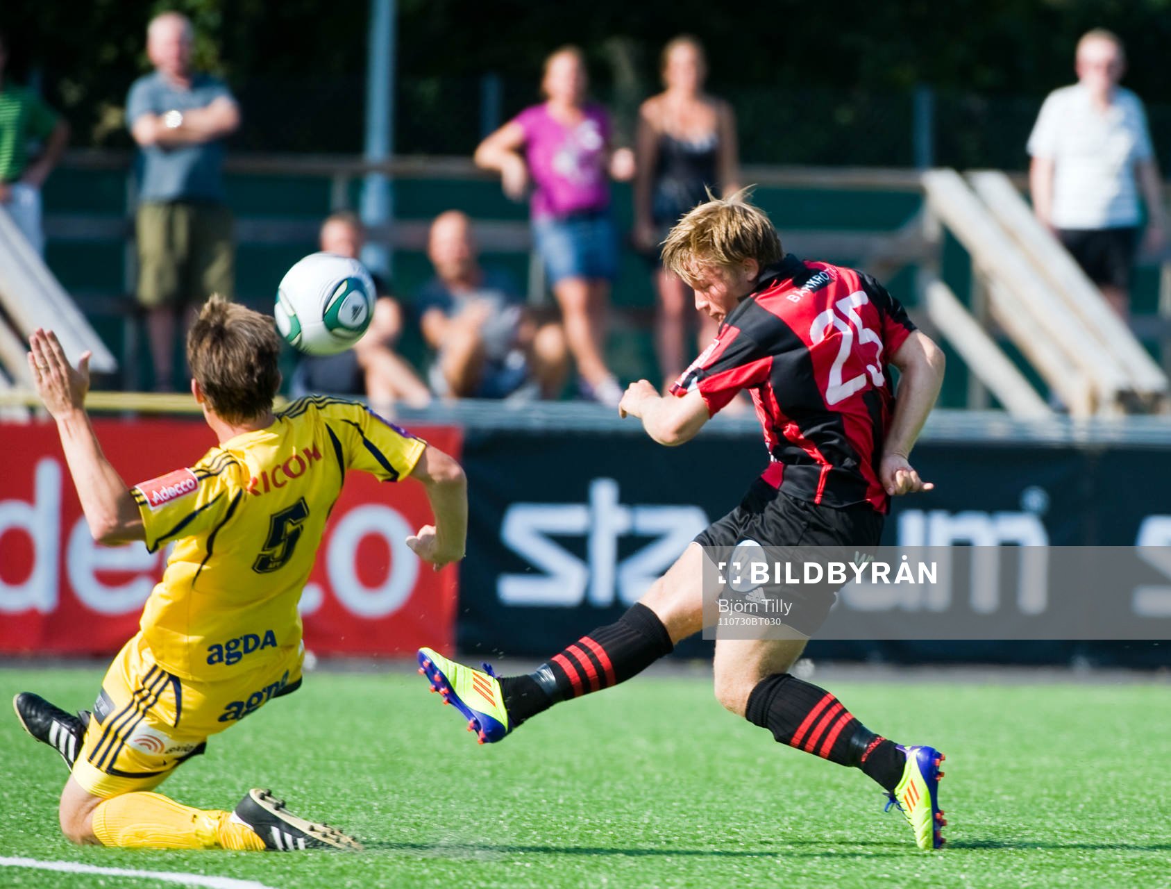 Nicklas Bäckroth, Brommapojkarna