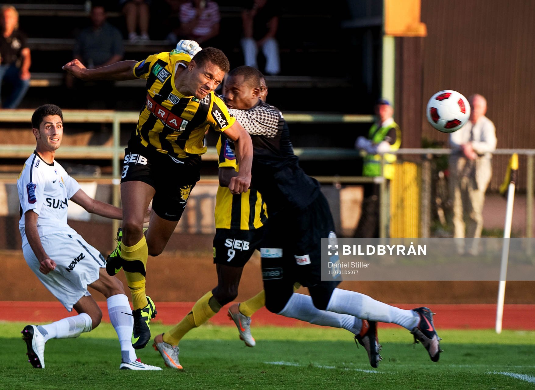 Mathias Ranégie, Häcken, och Dwayne Miller, målvakt
