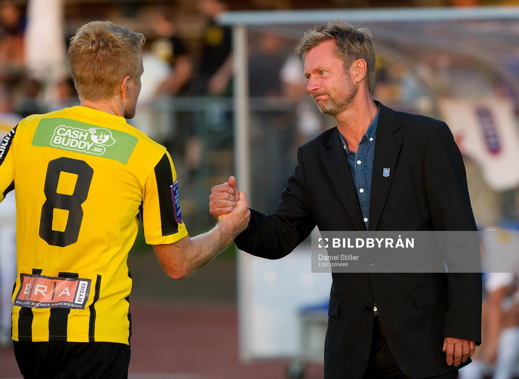 Peter Gerhardsson, tränare Häcken, tackar Josef Elvby