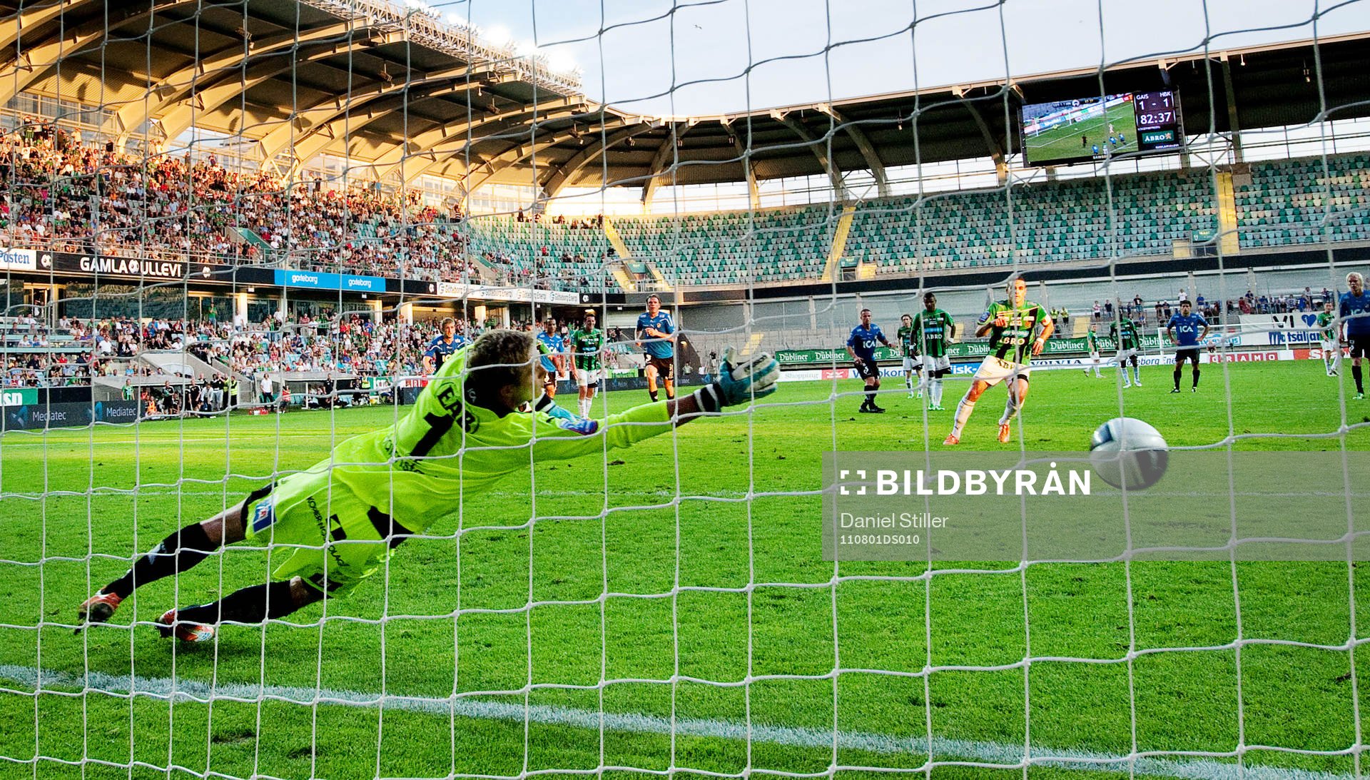 Mervan Celik, GAIS, gör 2-1 på straff bakom Karl-Johan