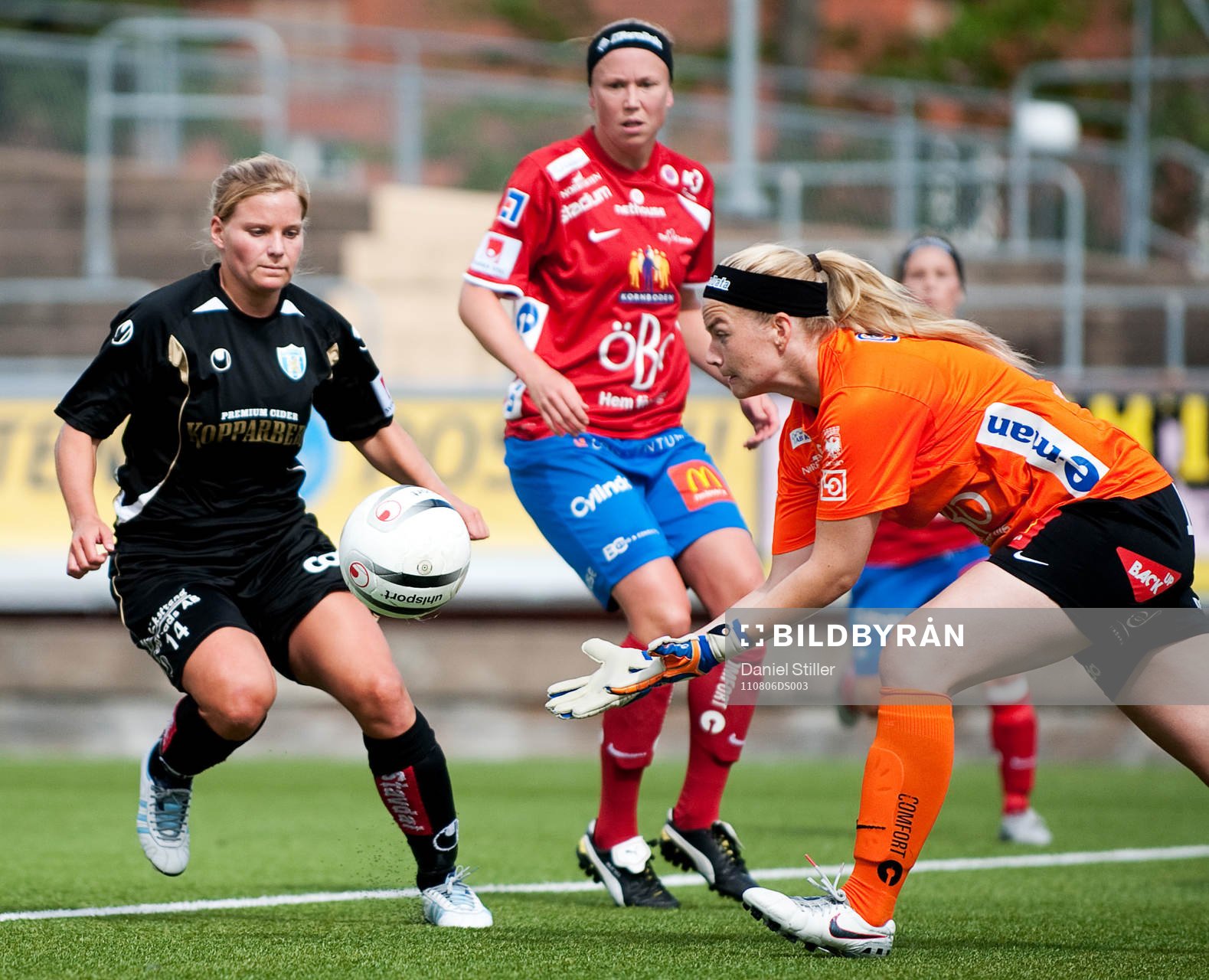 Maria Björg Agustdottir, målvakt Örebro, Sara Lindén,