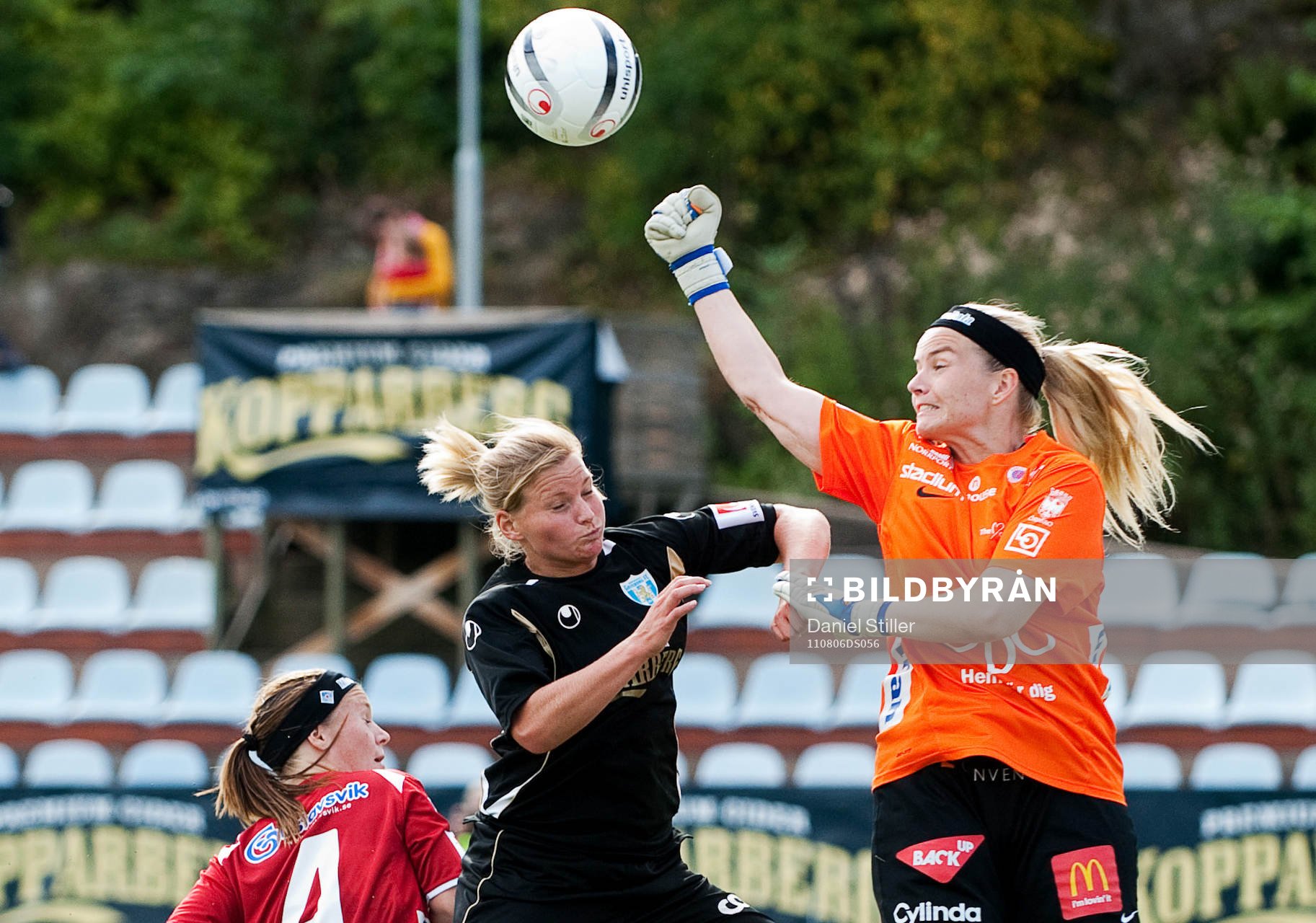  Maria Björg Agustdottir, målvakt Örebro, Sara Lindén, Göteborg