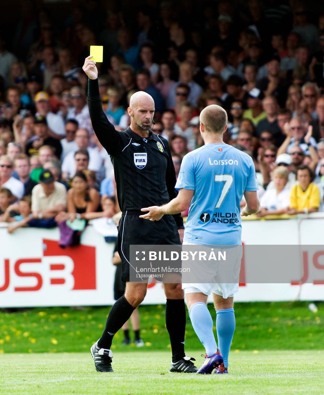Stefan Johannesson, domare och Daniel Larsson, Malmö (Gult
