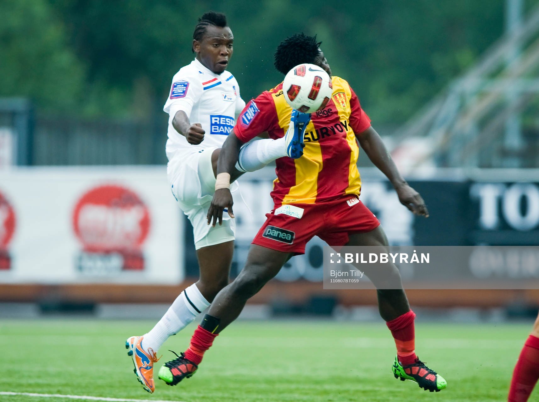 May Mahlangu, Helsingborg och Razak Omotoyossi, Syrianska