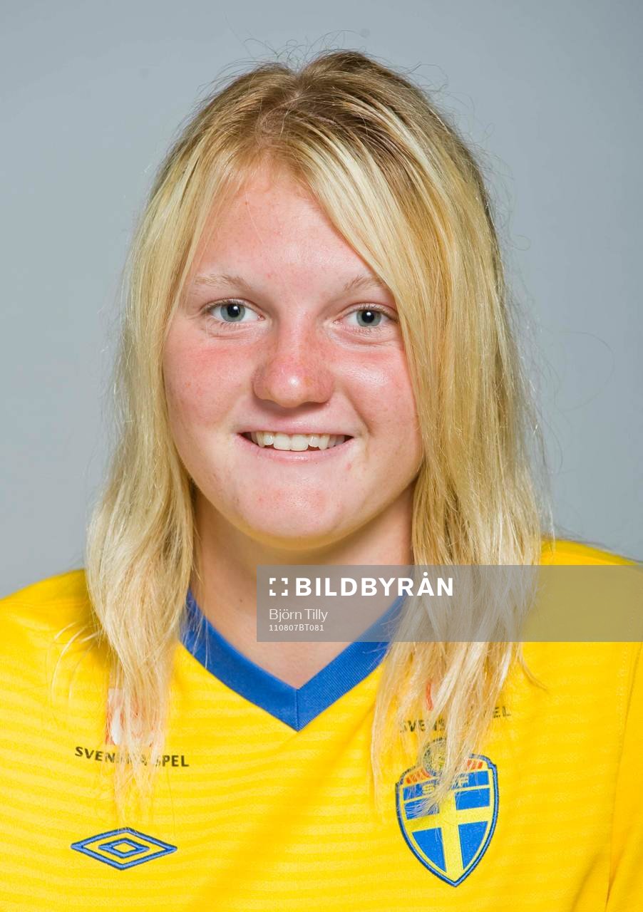 Jennifer Karlsson, Sverige