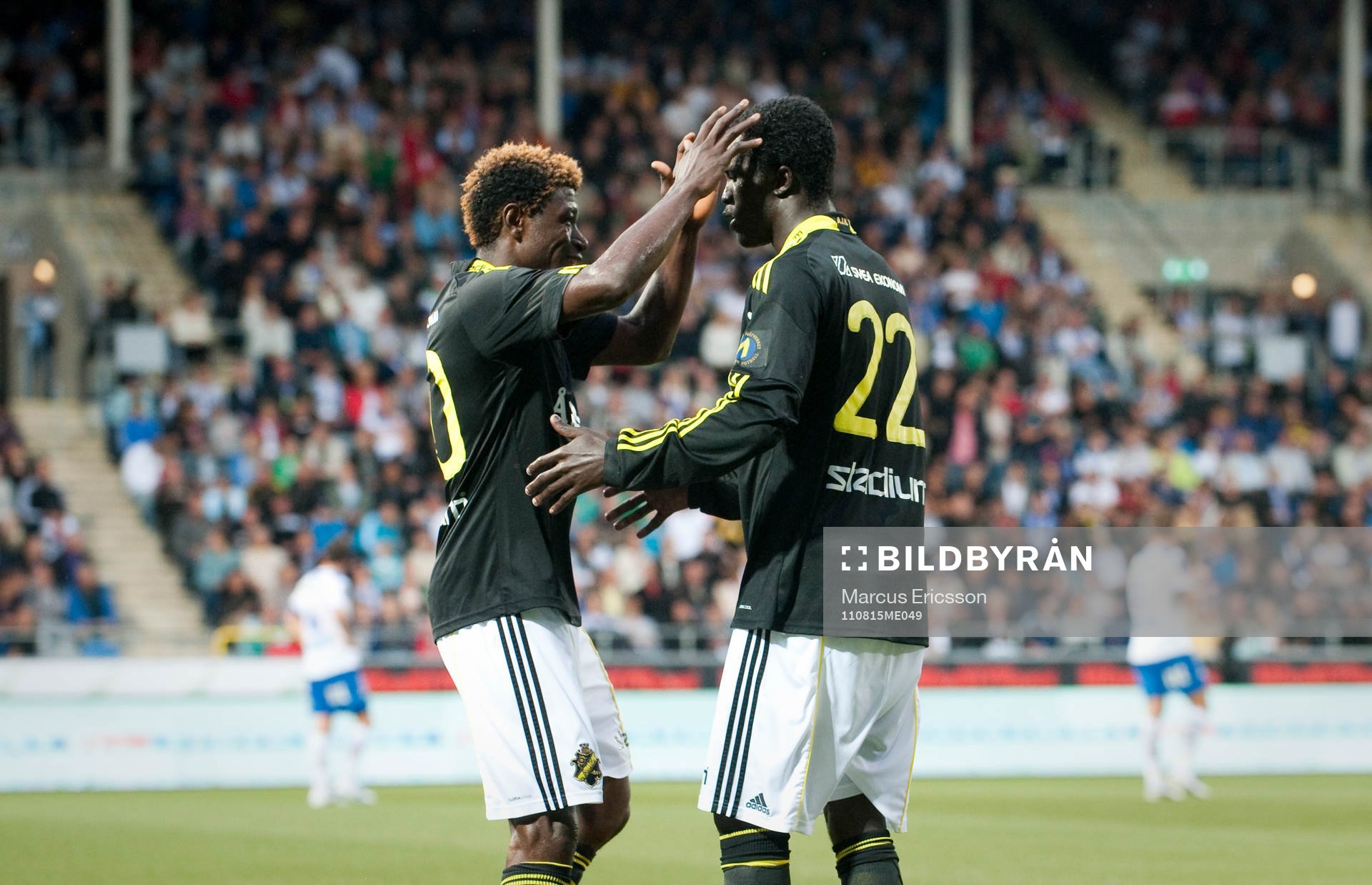 Mohamed Bangura kramar om Kwame Karikari,  glädje, jubel