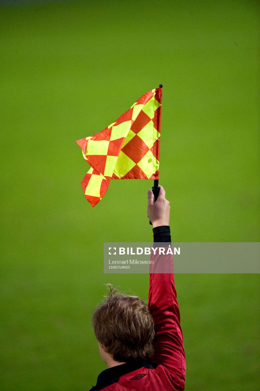 Genre, assisterande domare, flagga, offside