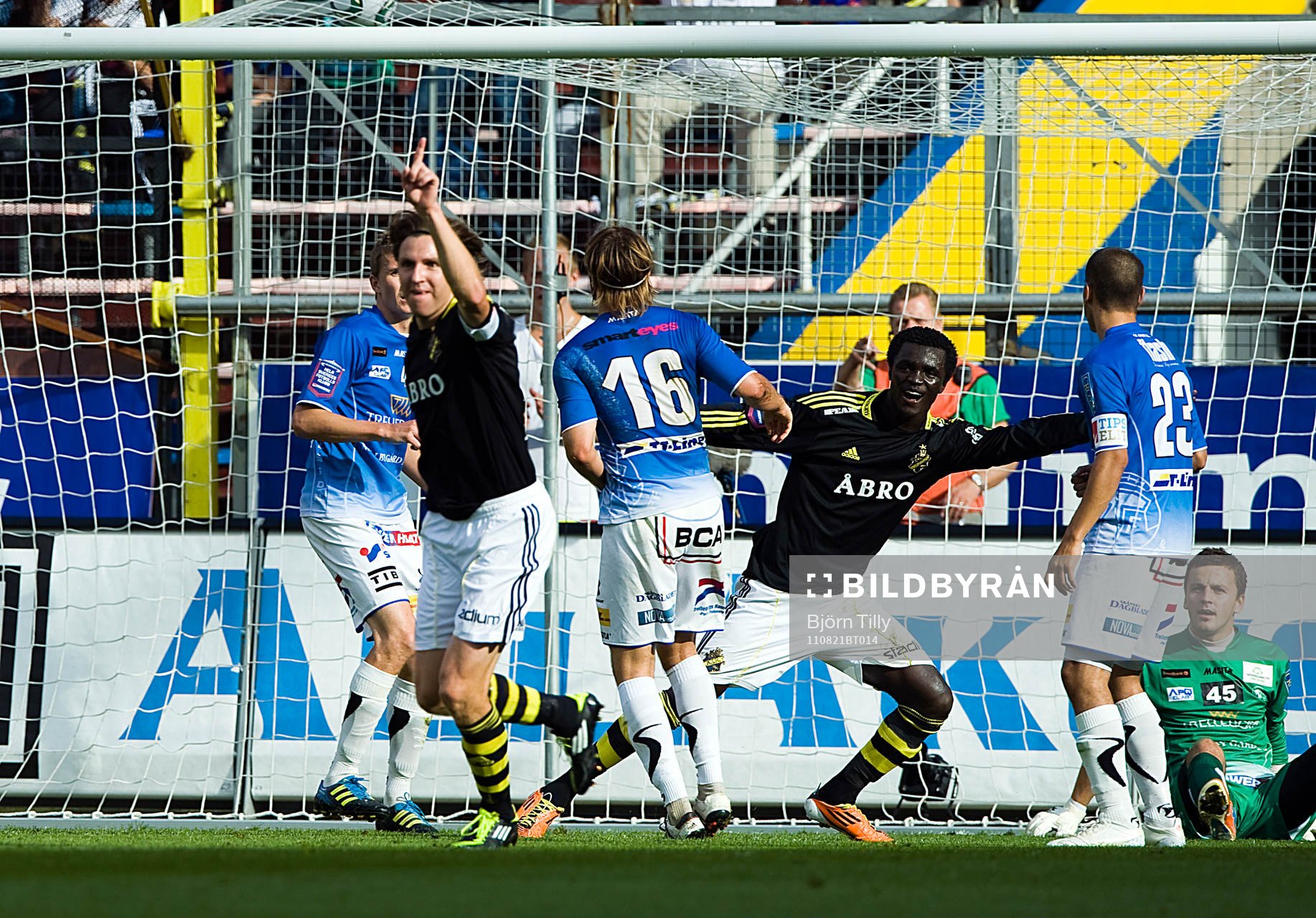 Nils-Eric Johansson och Kwame Karikari, AIK jubel