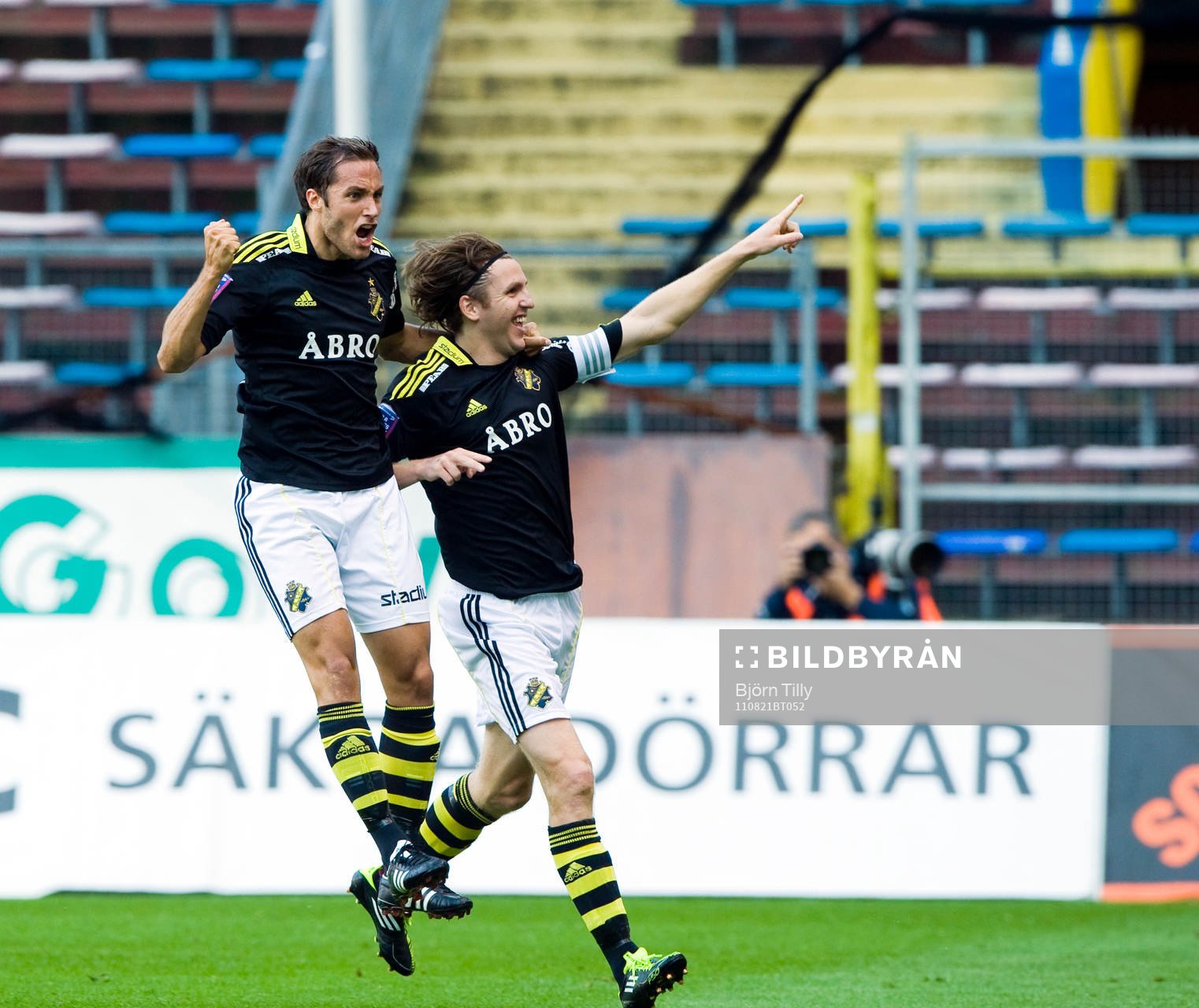 Niklas Backman och Nils-Eric Johansson, AIK, jubel