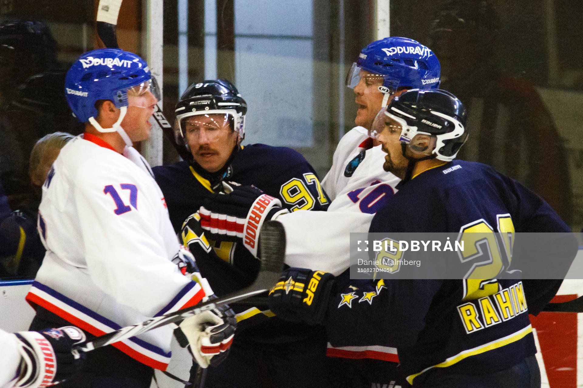 Per Ledin och Craig Macdonald, HV71 och  Kamil Piros och