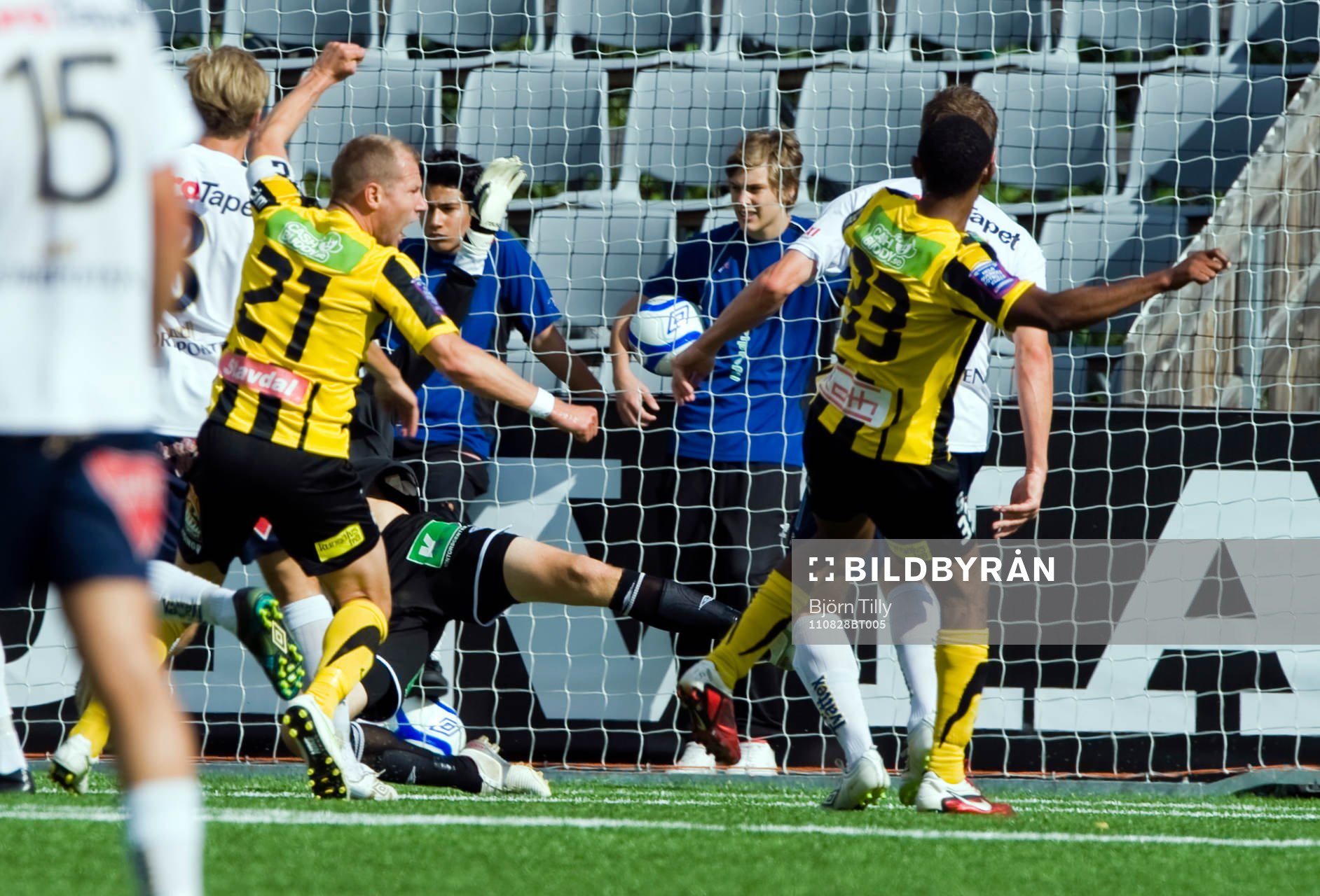 Rene Makondele, Häcken gör 0-1