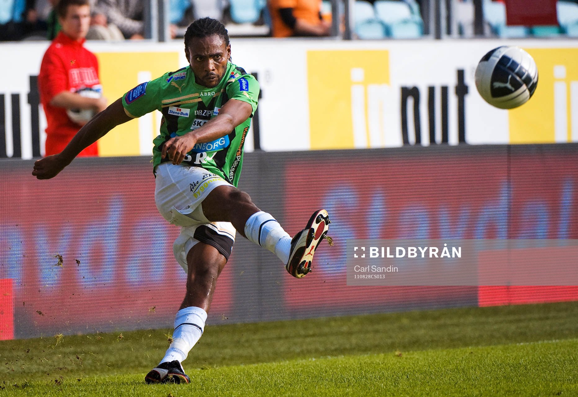 Richard Ekunde, Gais