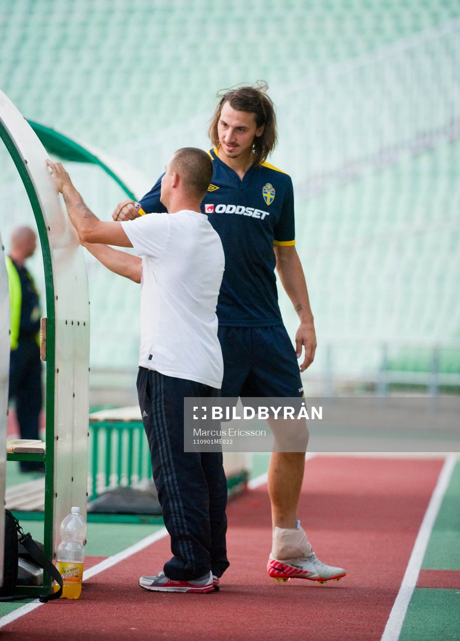 Zlatan Ibrahimovic med nedkyld och lindad fot
